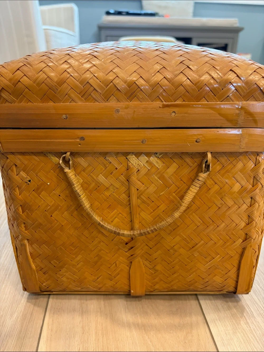 Vintage woven basket in Honey Brown